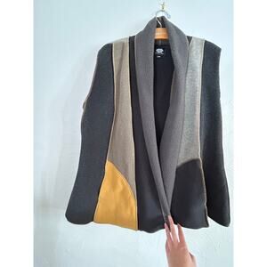 Cameleon made in Minnesota women’s jacket, L/XL fleece in grays black & mustard